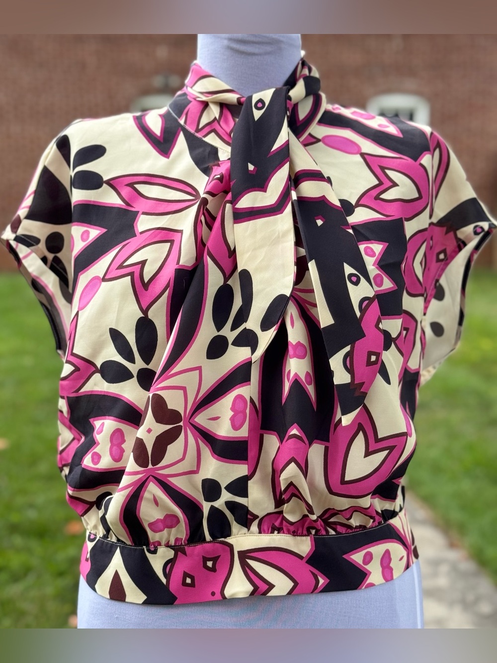 Ciebon Scarf Neck Floral Print Blouse in Pink, Black & Cream